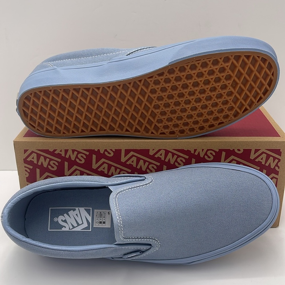 Vans WMNS Sky Blue Canvas Classic Slip-On
Pastel Mono Dusty Blue
VN000CT5DSB - Picture 4 of 16